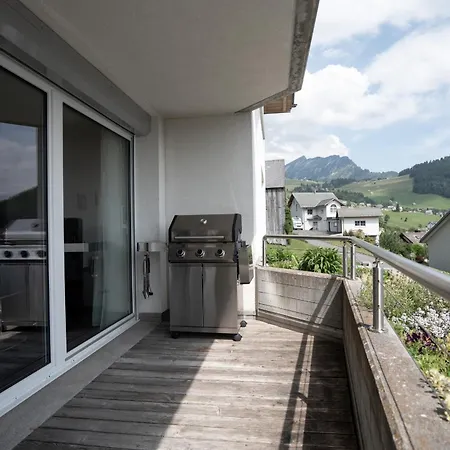 Haus Gmuer Erdgeschoss - Mit Gemeinschaftsbereichen Privatunterkunft Amden
