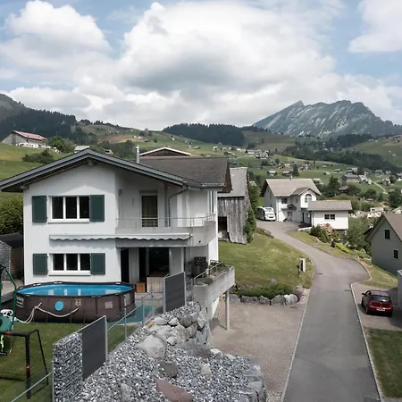 Privatunterkunft Haus Gmuer Erdgeschoss - Mit Gemeinschaftsbereichen