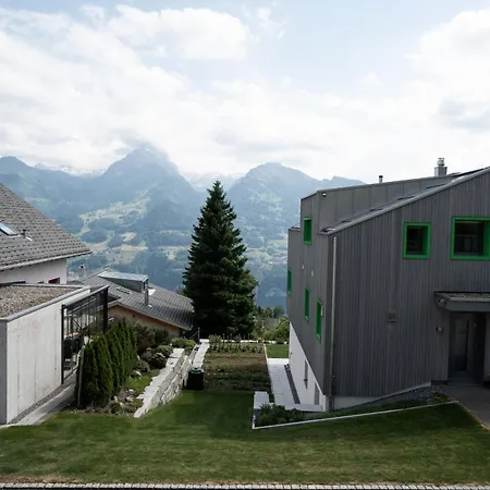 Haus Gmuer Erdgeschoss - Mit Gemeinschaftsbereichen 民宿