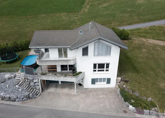 Haus Gmuer Erdgeschoss - Mit Gemeinschaftsbereichen *